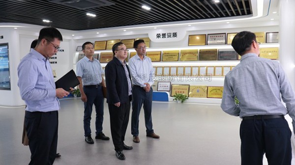 杭州市拱墅区委常委、常务副区长黄飞一行莅临樱桃APP免费下载考察调研