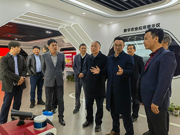 浙江大学校友总会乡村振兴分会会长一行莅临樱桃APP免费下载调研指导