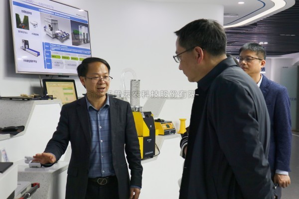 杭州市科技局党组成员、副局长楼立群一行莅临樱桃APP免费下载考察调研