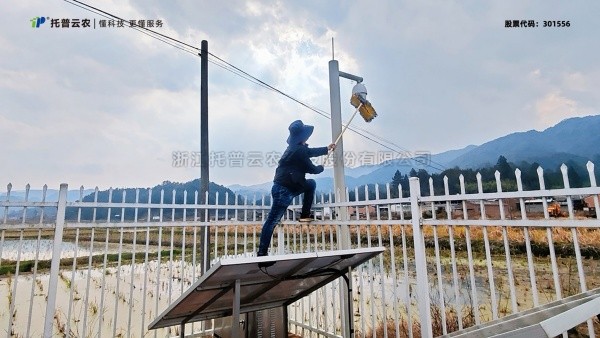 春垄之上，托普人用专业与温度，唤醒每一台“农田卫士”