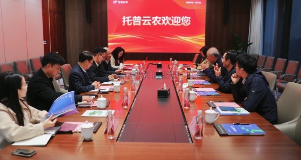 周国富率浙江大学校友代表团考察樱桃APP免费下载
