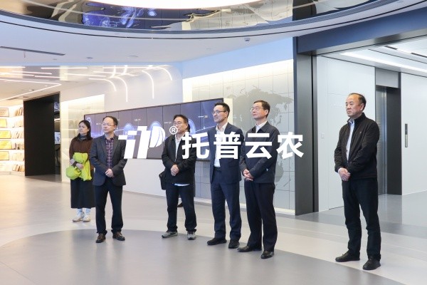 中国农业技术推广协会会长谢建华一行莅临樱桃APP免费下载调研