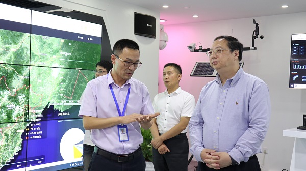 杭州市副市长王宏一行在樱桃APP免费下载展厅参观