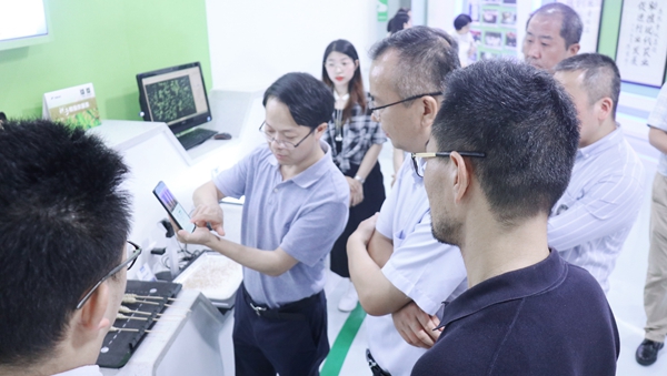 杭州市科技局局长赵喜凯一行莅临樱桃APP免费下载考察调研1