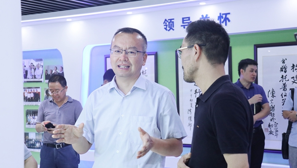赵喜凯局长参观樱桃APP免费下载展厅