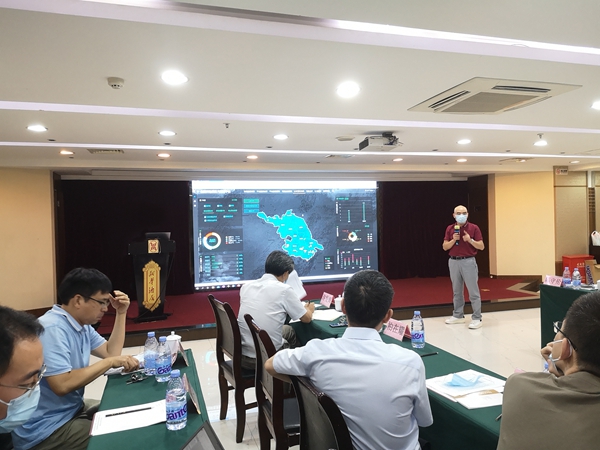 樱桃APP免费下载团队为代表们介绍全国耕地质量大数据平台及其建设情况