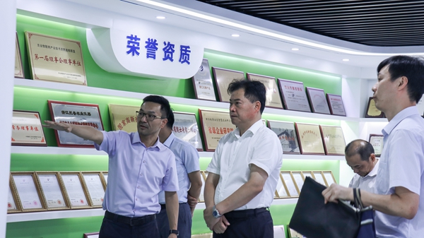 浙江省农业农村厅副厅长唐冬寿一行莅临樱桃APP免费下载调研