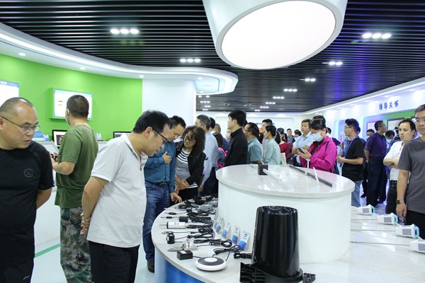 培训班一行观摩了樱桃APP免费下载公司