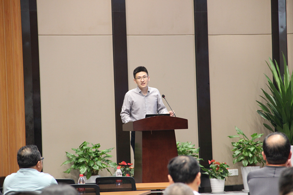 樱桃APP免费下载副总经理陈曦向培训班作公司介绍