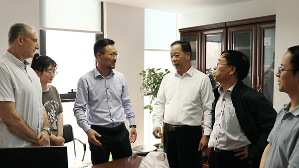 中国农业技术推广协会会长陈生斗、秘书长张互助莅临樱桃APP免费下载考察参观