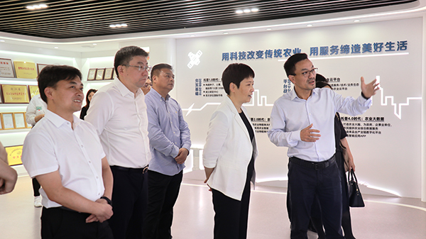 省科技厅党组书记何杏仁一行赴樱桃APP免费下载调研农业科技工作