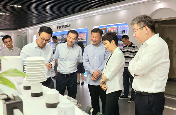 省科技厅党组书记何杏仁一行赴樱桃APP免费下载调研农业科技工作