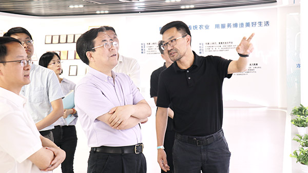 应义斌教授一行参观樱桃APP免费下载数字三农展厅
