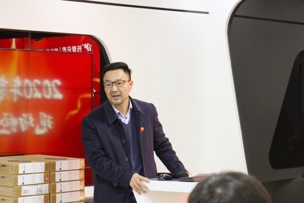 【2】陈渝阳董事长与伙伴们进行分享。.JPG